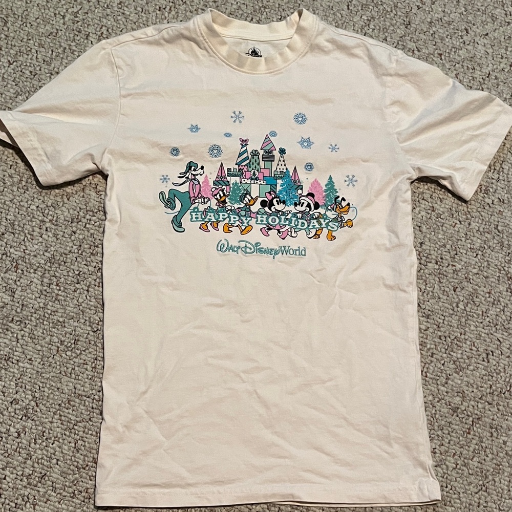 Disney Holiday T-shirt - Picture 1 of 6